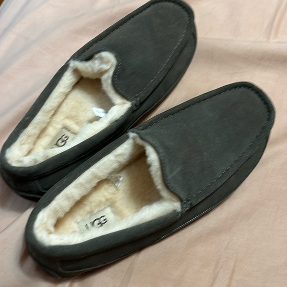 Athleta Other - Men’s Uggs!